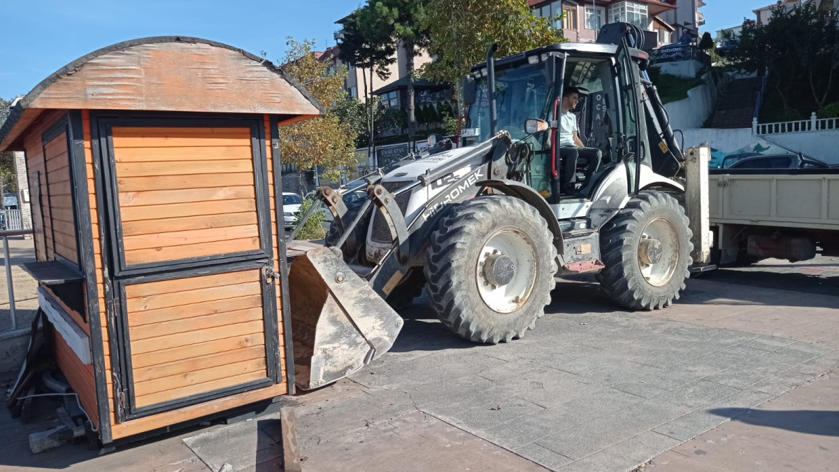 Akcakoca belediyesi harekete geçti kaldırıldı.