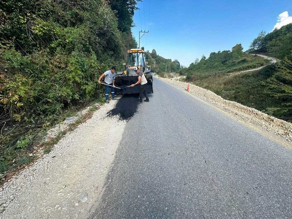 AKÇAKOCA KÖY YOLLARINDA HUMMALI ÇALIŞMA