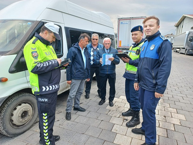 Alaplı’da öğrenci servislerine denetimler aralıksız sürüyor