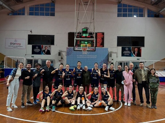 BASKETÇİ KIZLARIMIZ İZMİT TE GALİP