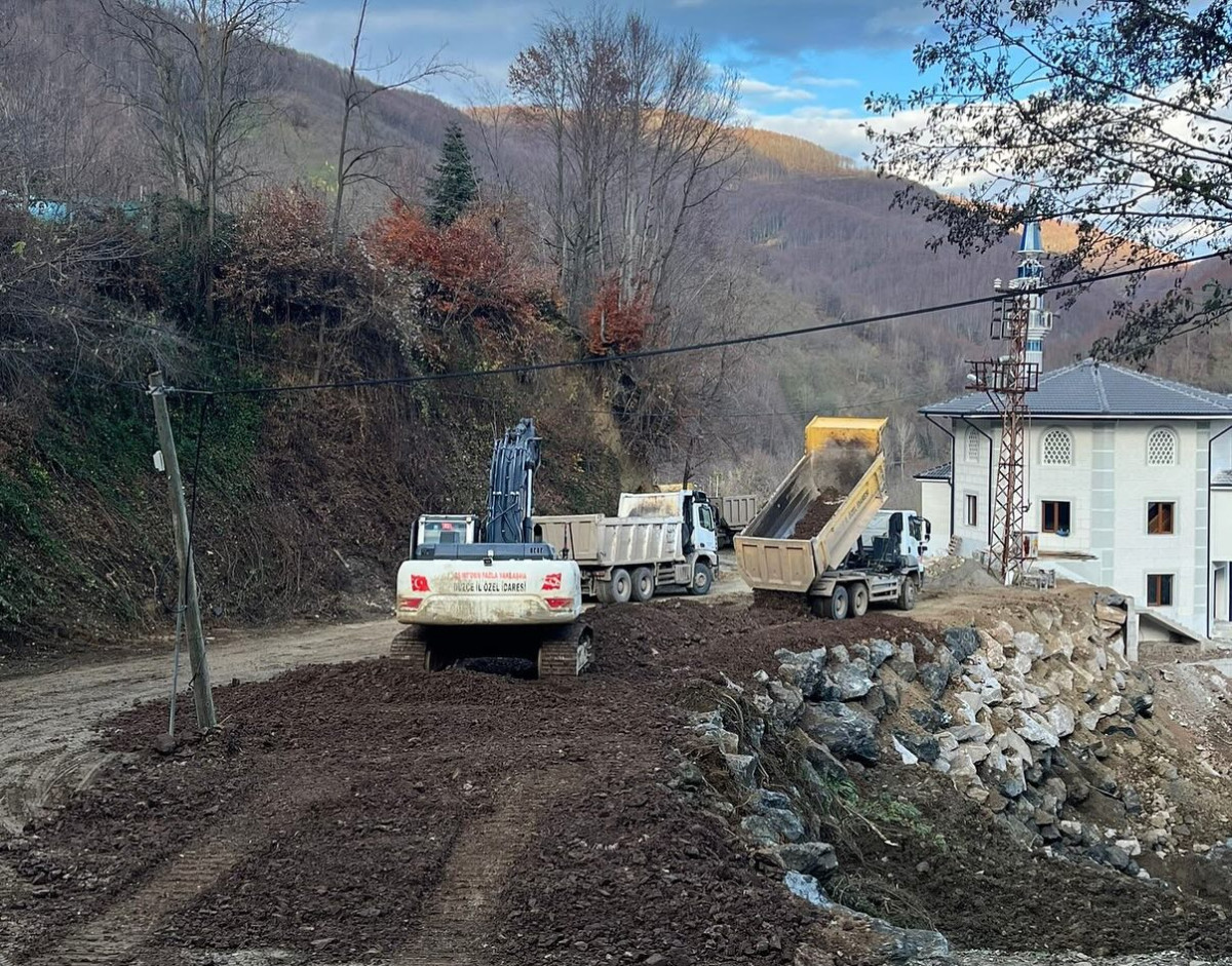 Düverdüzü Köyü Yolu Açıldı