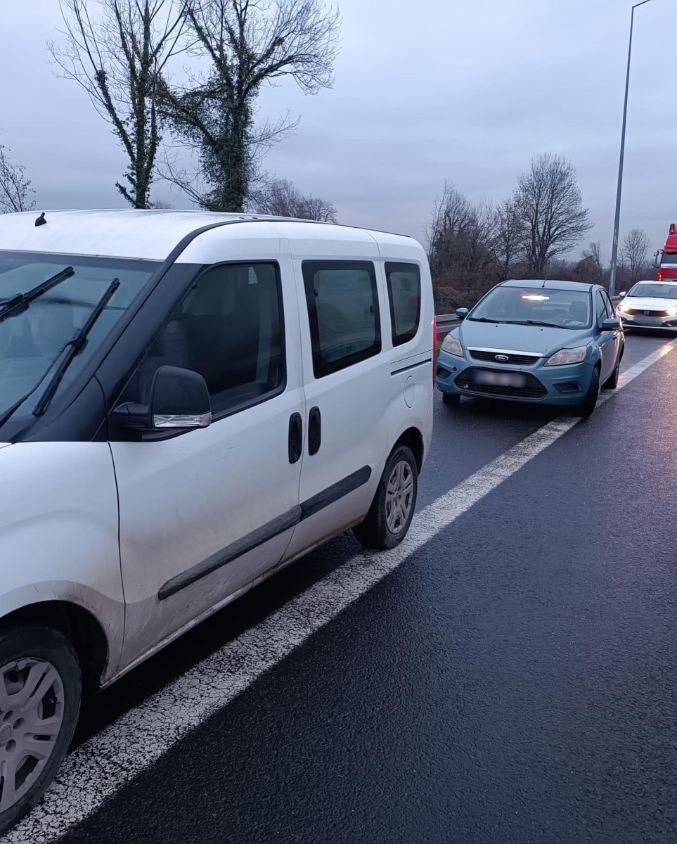 DÜZCE DE 20 KAÇAK AFGANLI YAKALANDI