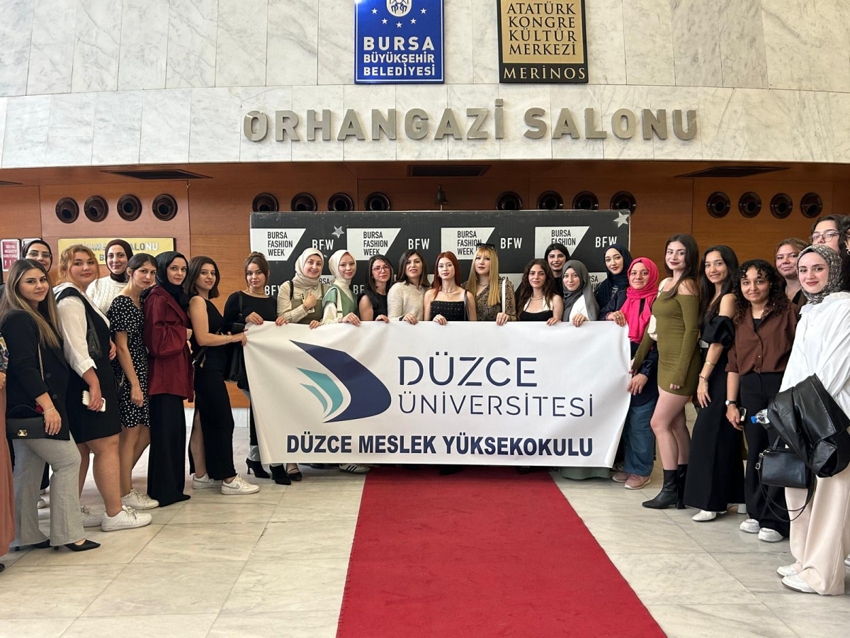 Düzce Meslek Yüksekokulu Öğrencisi Bursa Fashion Week-7’de Finale Kaldı