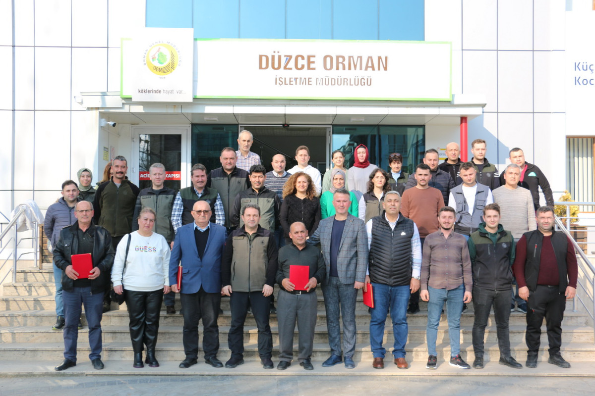 Düzce’de emekliye ayrılan personele veda tören düzenlendi.