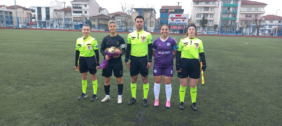 FUTBOLCU KIZLARIMIZ SAHASINDA KAYBETTİ