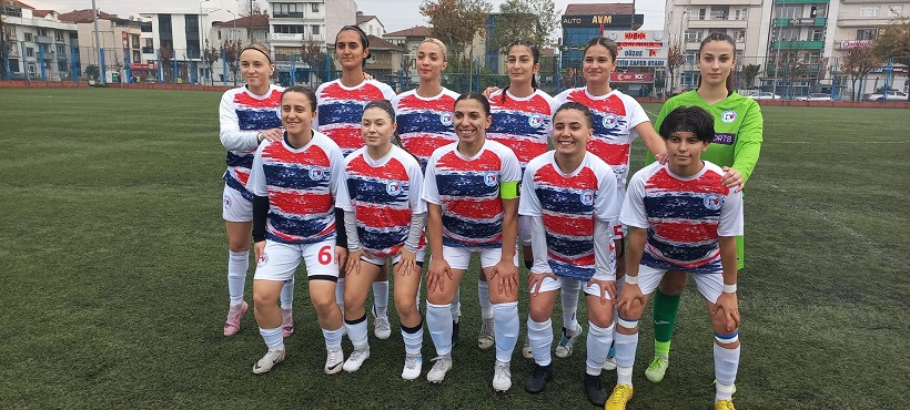 FUTBOLDA KIZLARIMIZ DEPLASMANDAN ŞEN DÖNÜYOR