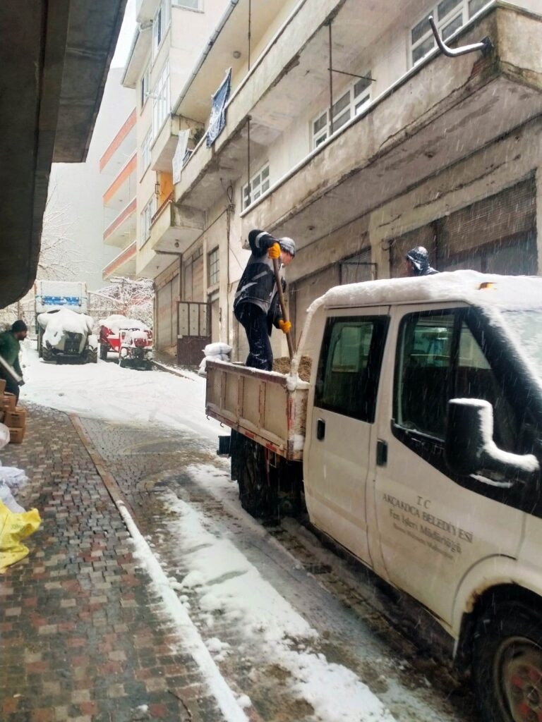 (Görüntülü) BAŞKAN YADIMCISI NAİM TOP,ARALIKSIZ SAHADAYIZ