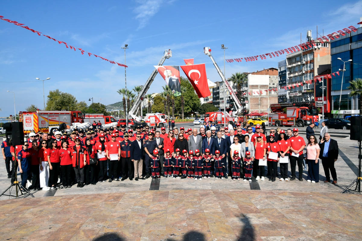 KOMŞUDA İTFAİYE TEŞKİLATI KUTLAMA TÖRENİ YAPILDI