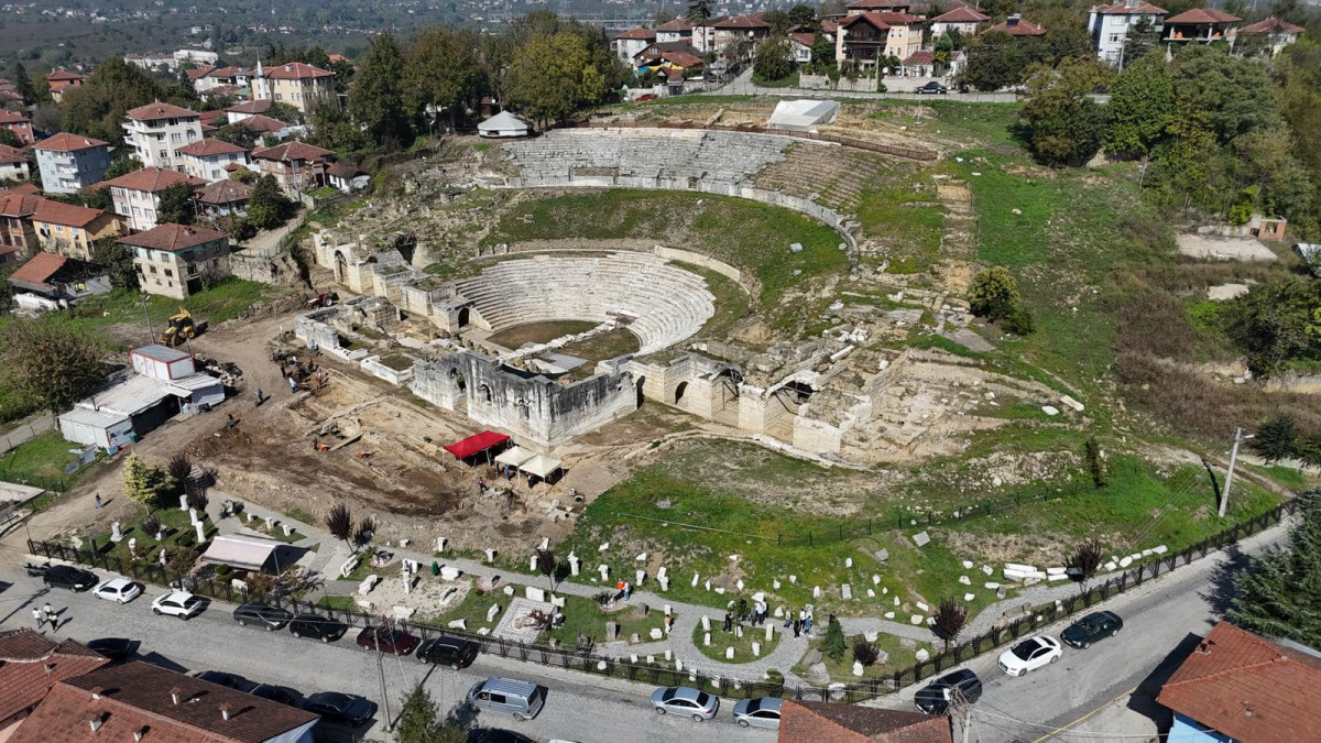 KONURALP ANTİK TİYATROSU’NDA FASIL GECELERİ YAPILACAK