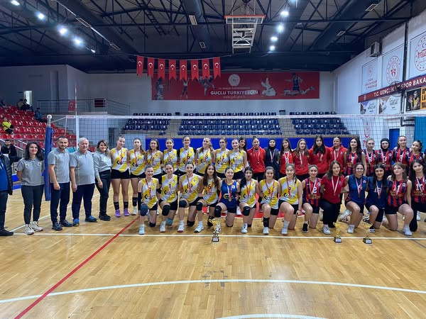 Mahalli Lig Yıldız Kızlar Voleybol Müsabakaları Yapıldı