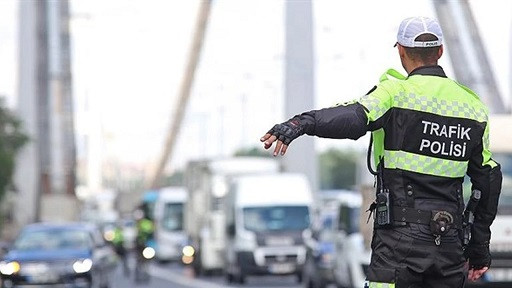 Trafikte en ufak yanlış yapan yandı!