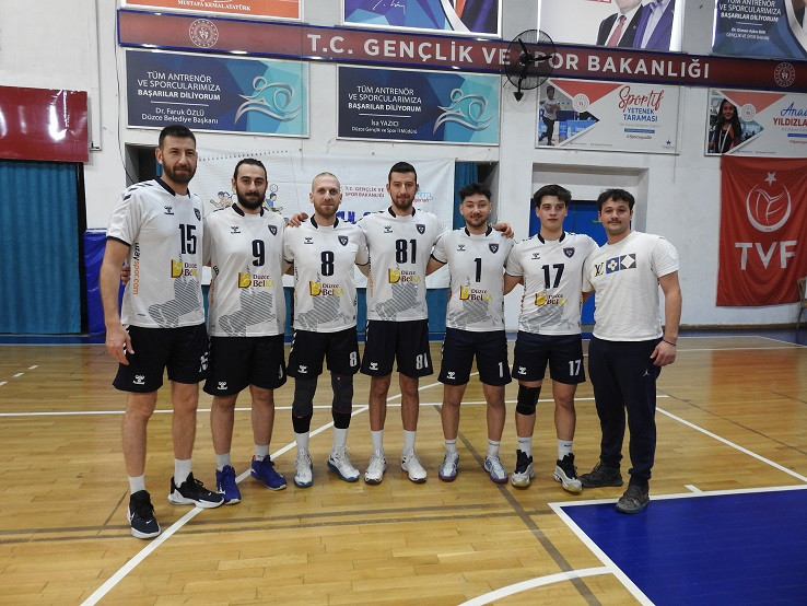 VOLEYBOL DA AKÇAKOCA NIN GURURU OLDULAR