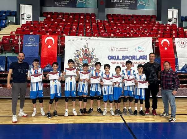 Voleybol Yarı Final Müsabakaları Ödül Töreni Yapıldı