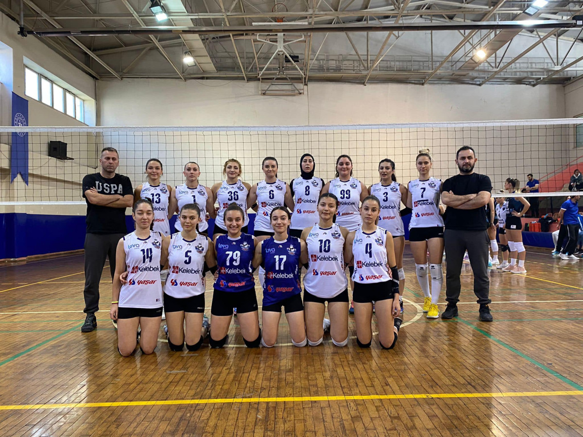 VOLEYBOLCU KIZLARIMIZ İLK MAÇINA ÇIKTI