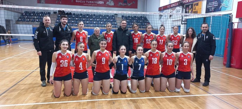 VOLEYBOLCU KIZLARIMIZ MAÇI KAZANIRSA LİGDE KALACAK